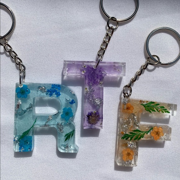 Resin Flower Keychains - Picture 2 of 5